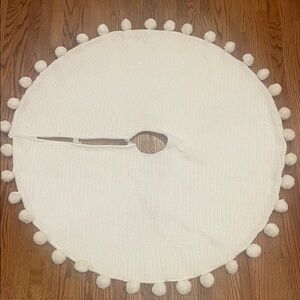 Wondershop White Pom Pom Tree Skirt